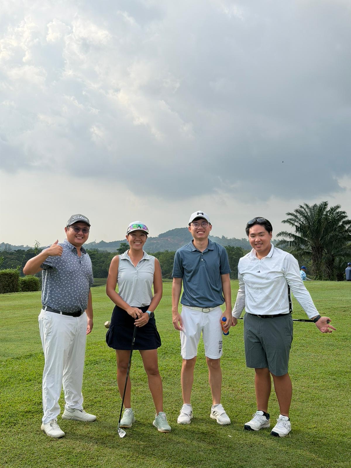 A flight of four posing after their round